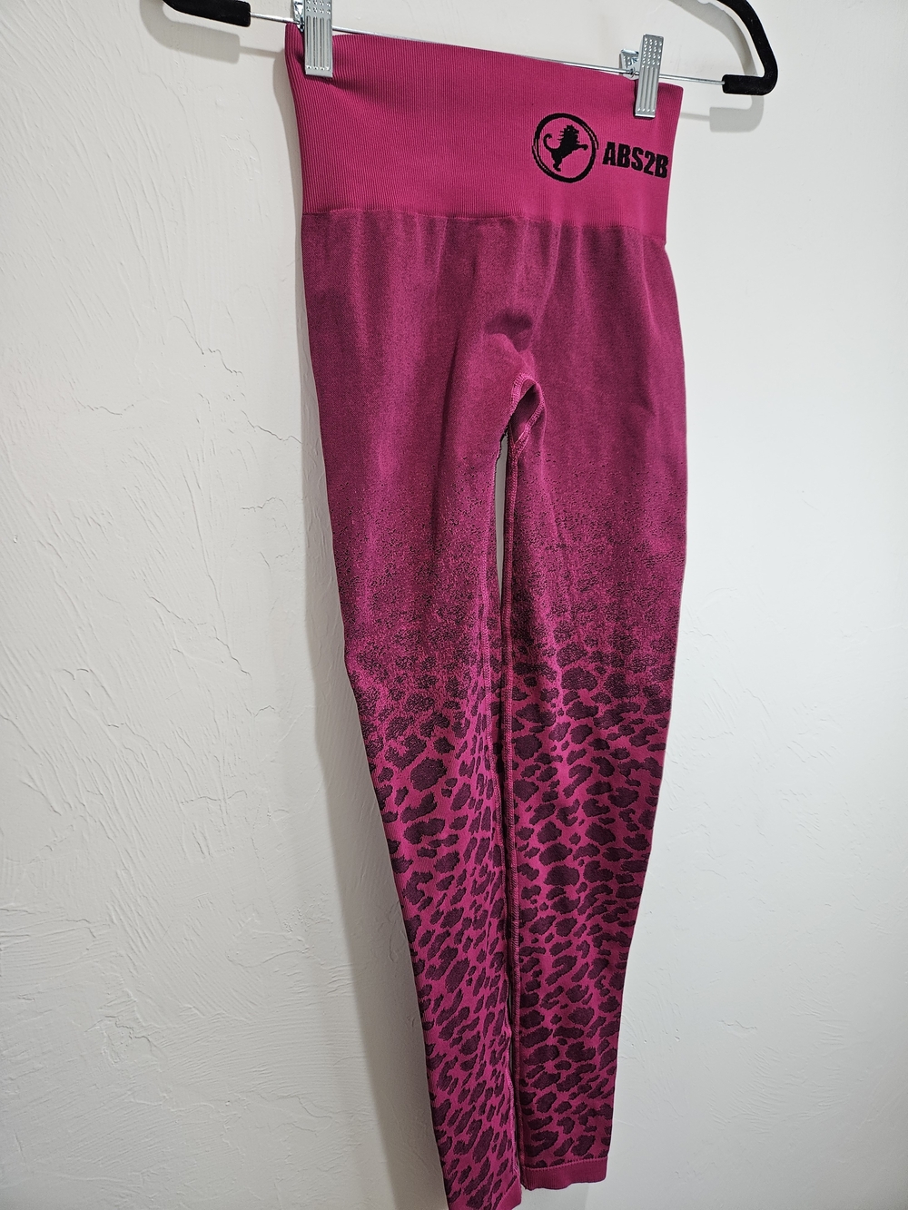 ABS2B Wild Seamless Magenta Scrunch Leggings Small Leopard Cheetah Print Gym - Picture 5 of 11